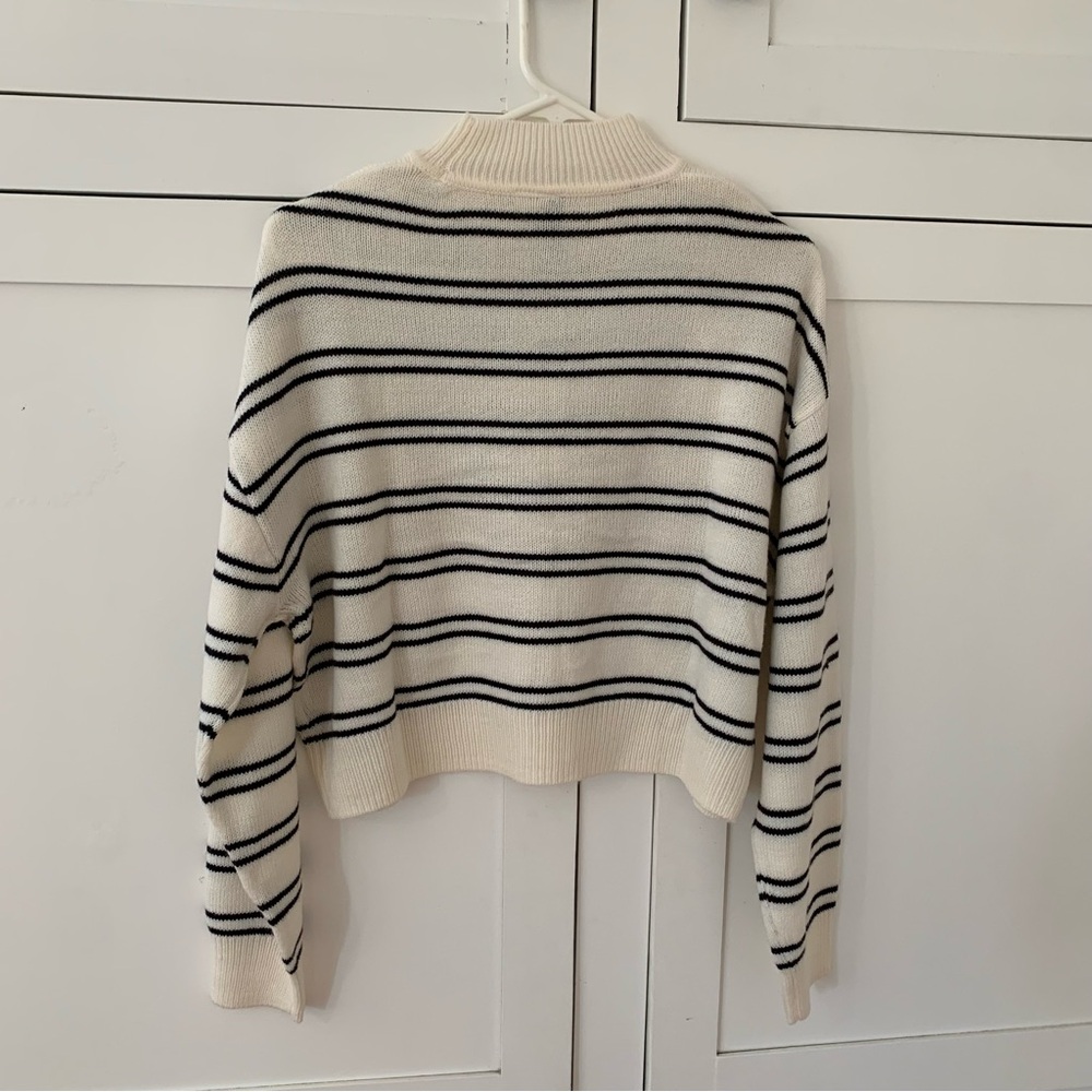 H&M Dividede Cream Black Stripe Turtle Neck Knit Long Sleeve Crop Top Size Small - Picture 7 of 7